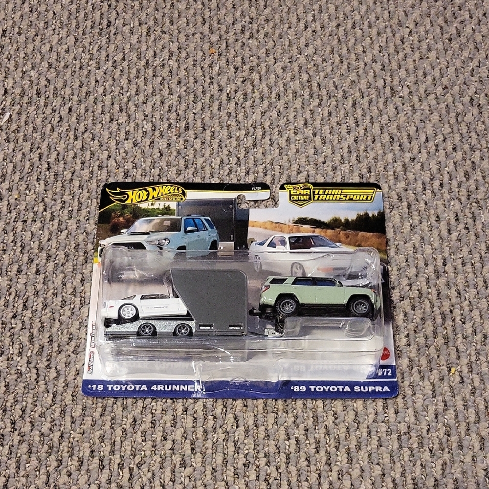 Hot Wheels Team Transport Toyota 4Runner and Supra Set - White and Green